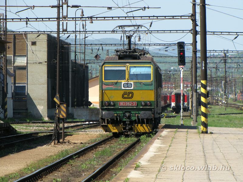 163 062-3
