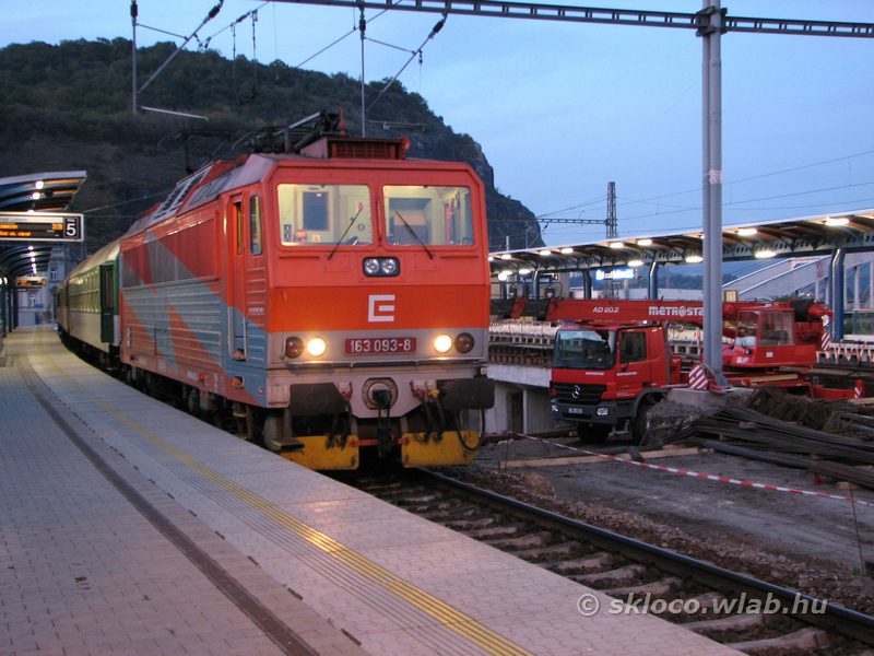 163 093-8
