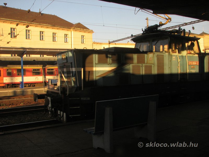 210 064-2
