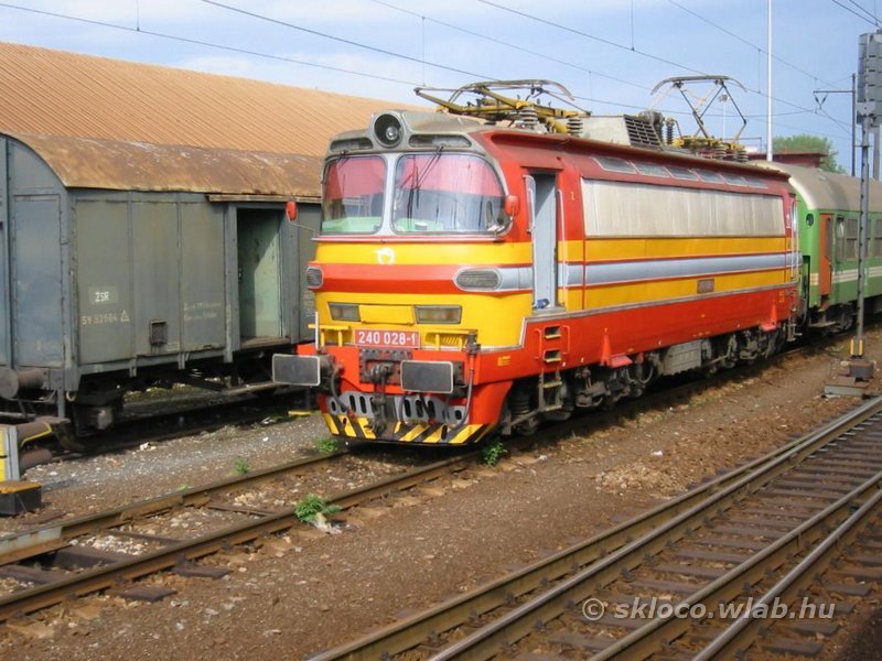 240 028-1
