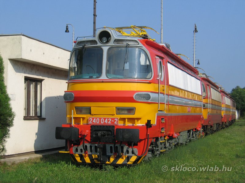 240 042-2