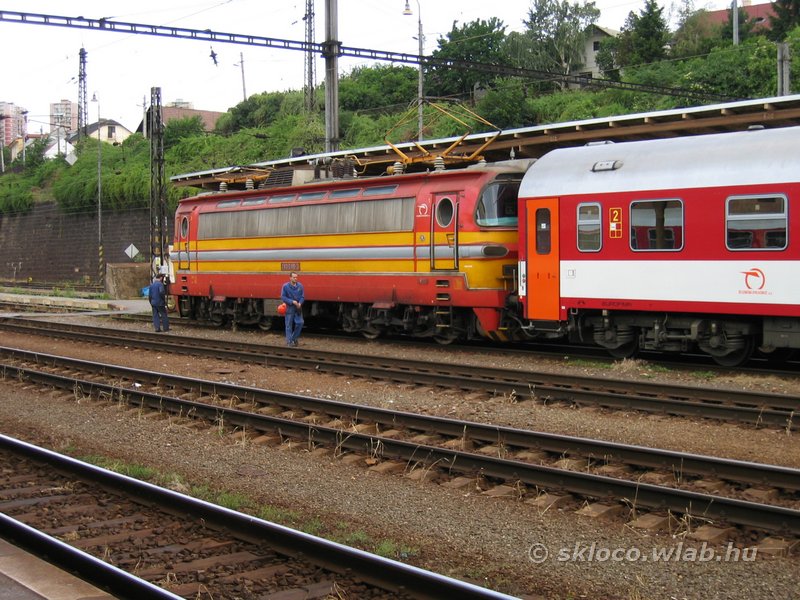 240 046-3