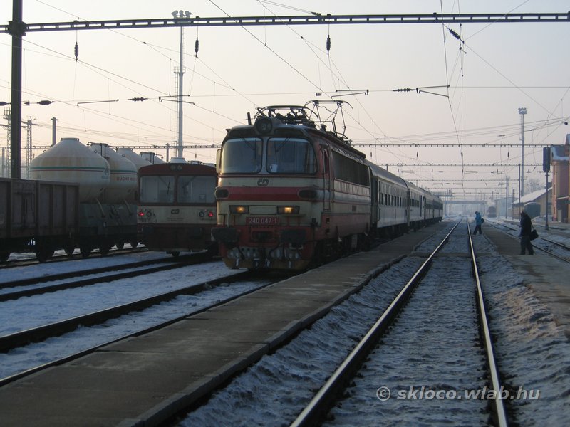240 047-1