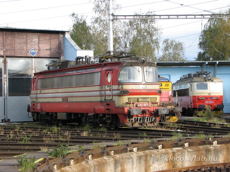 240 065-3