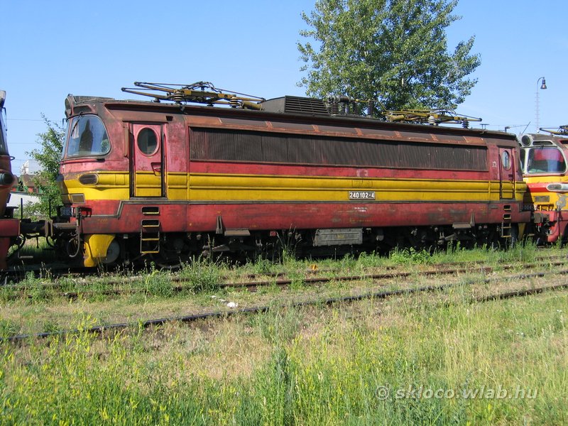 240 102-4