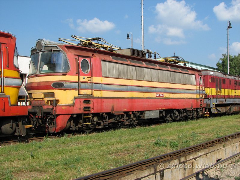 240 104-0