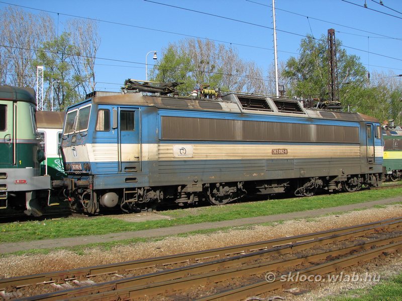 363 092-8