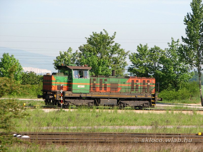 740 605