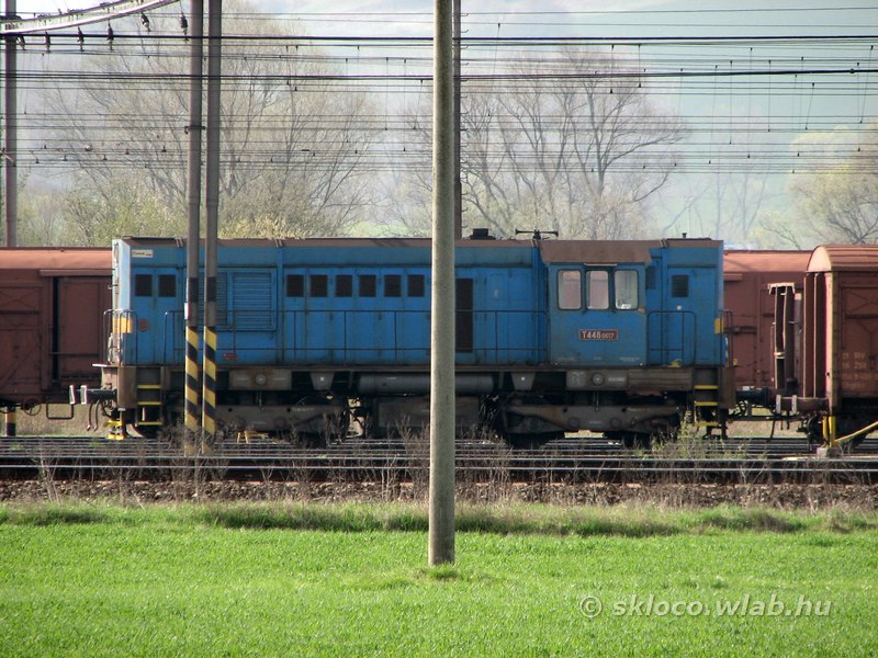 740 617