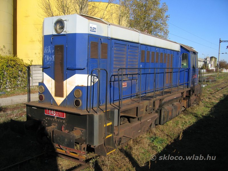 740 711