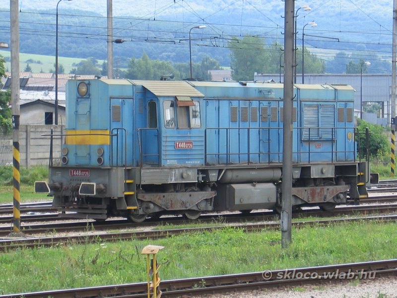 740 725