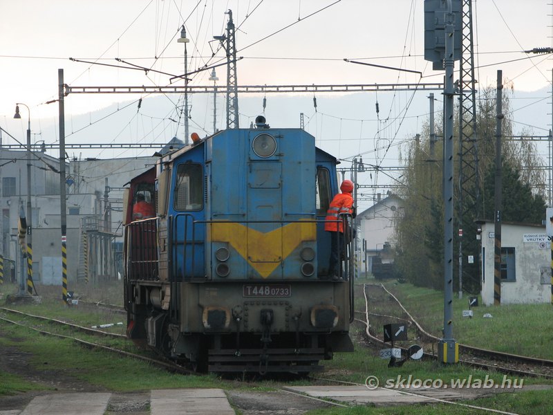 740 733