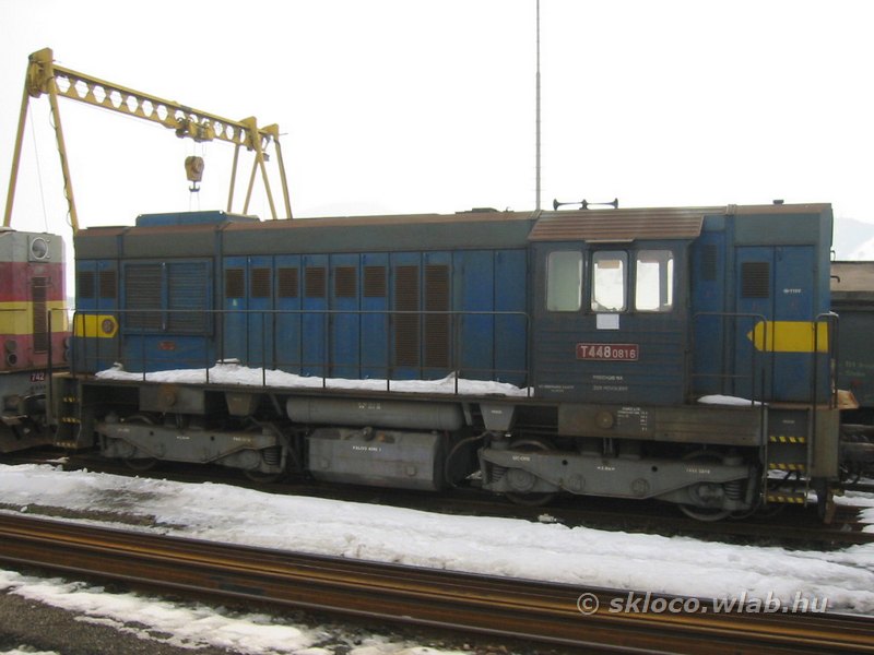 740 816