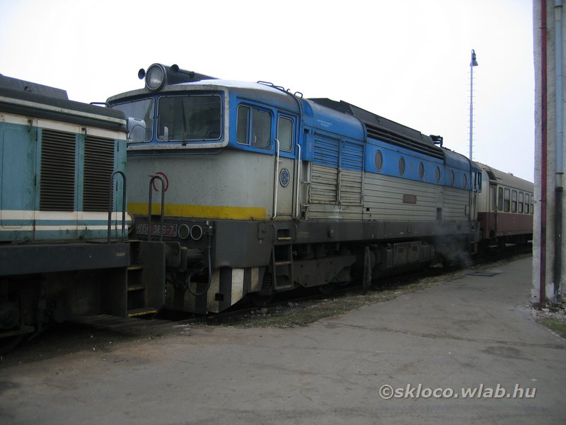 (750 366-7)