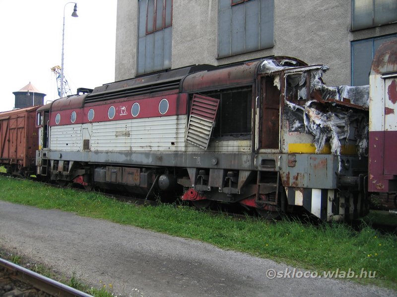 (753 147-8)