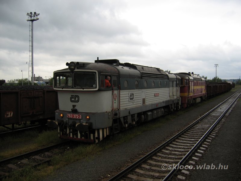 753 372-2