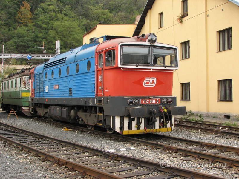 (752 001-8)