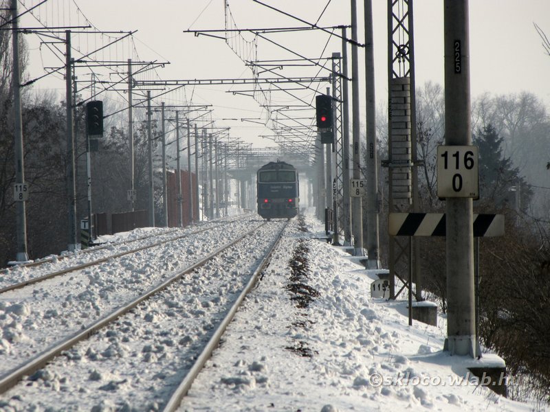 753 715-2