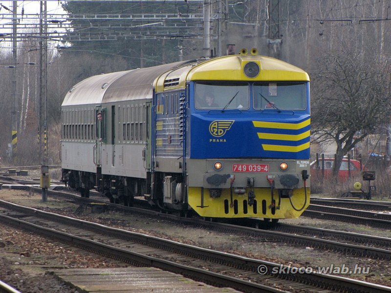 749 039-4