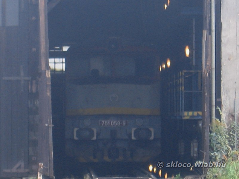 751 058-9