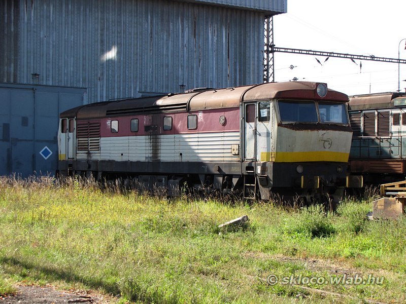 (751 060-5)