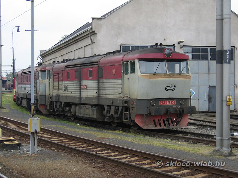 (751 147-0)