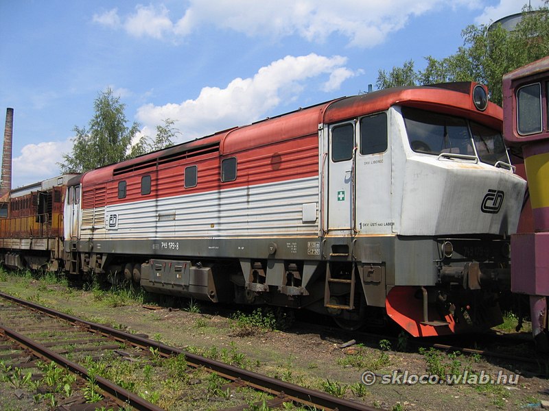 (749 179-8)