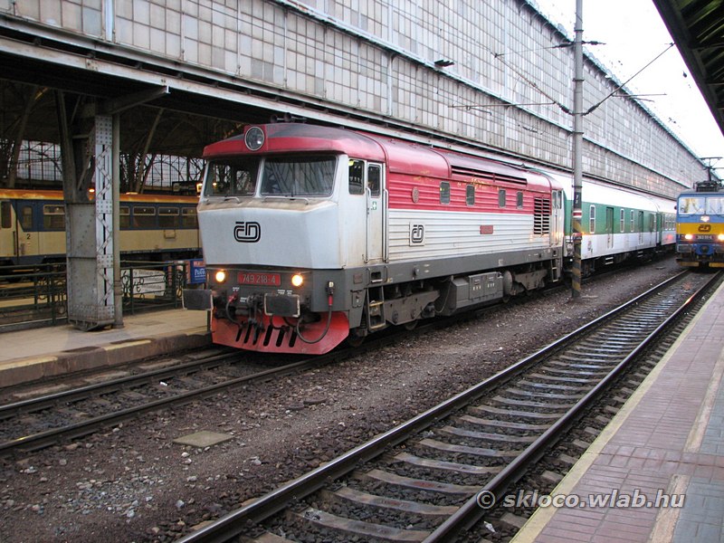 (749 218-4)