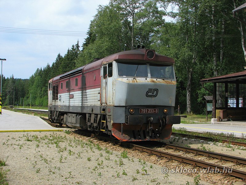 751 233-8