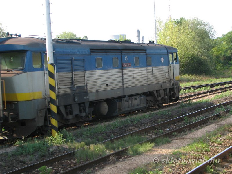 752 030-7