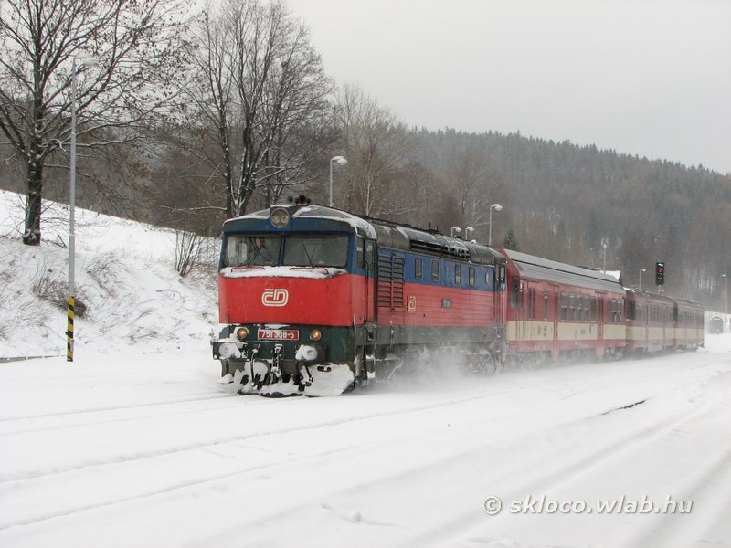 (752 038)