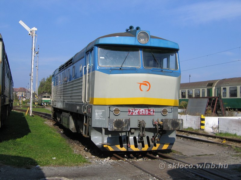 752 048-9