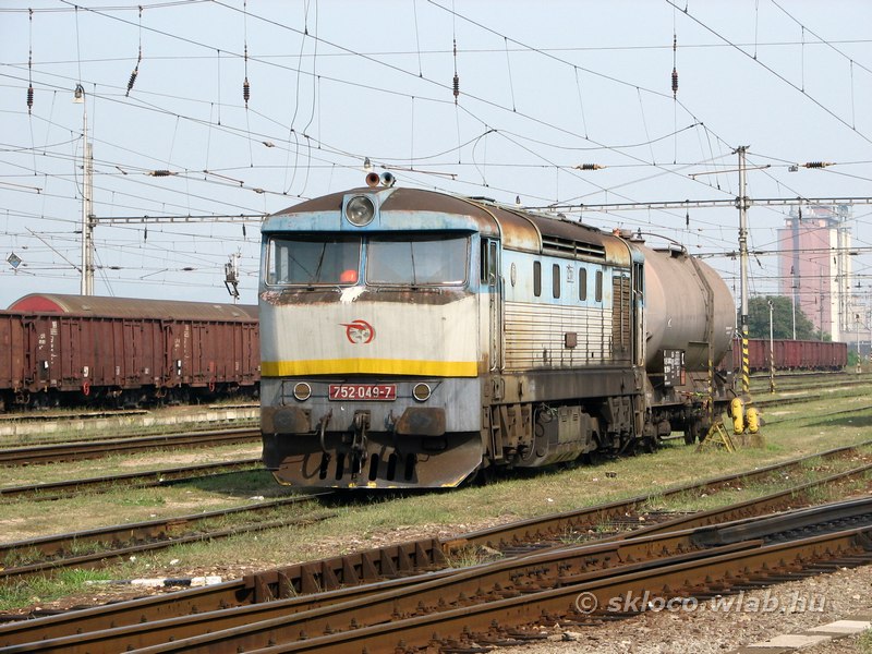 752 049-7