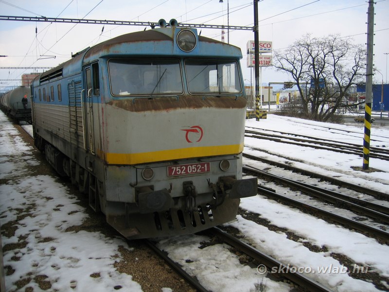 752 052-1