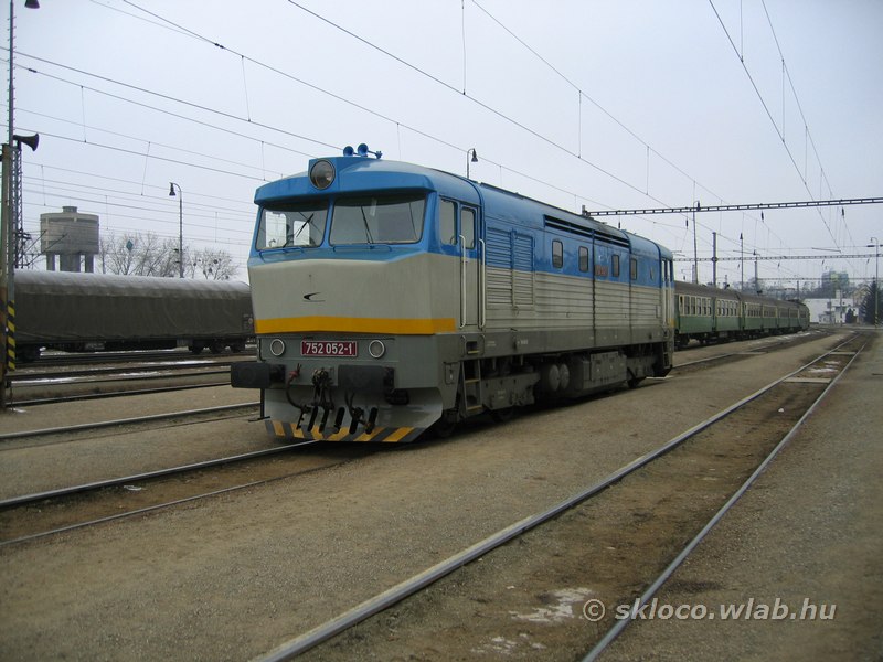 752 052-1