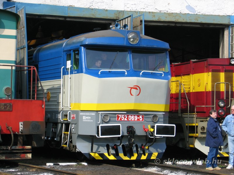 752 069-5