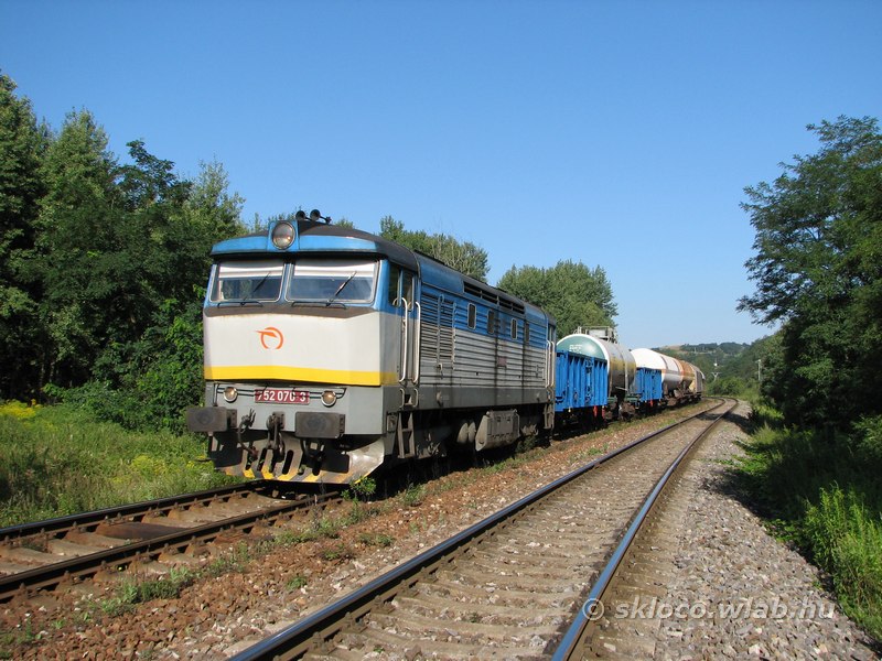 752 070-3