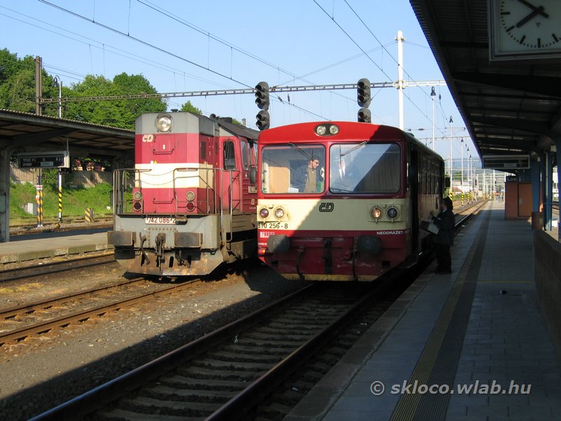 (810 256-8)