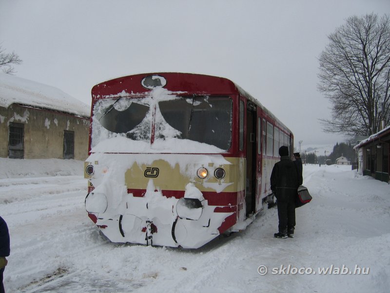 810 326-9