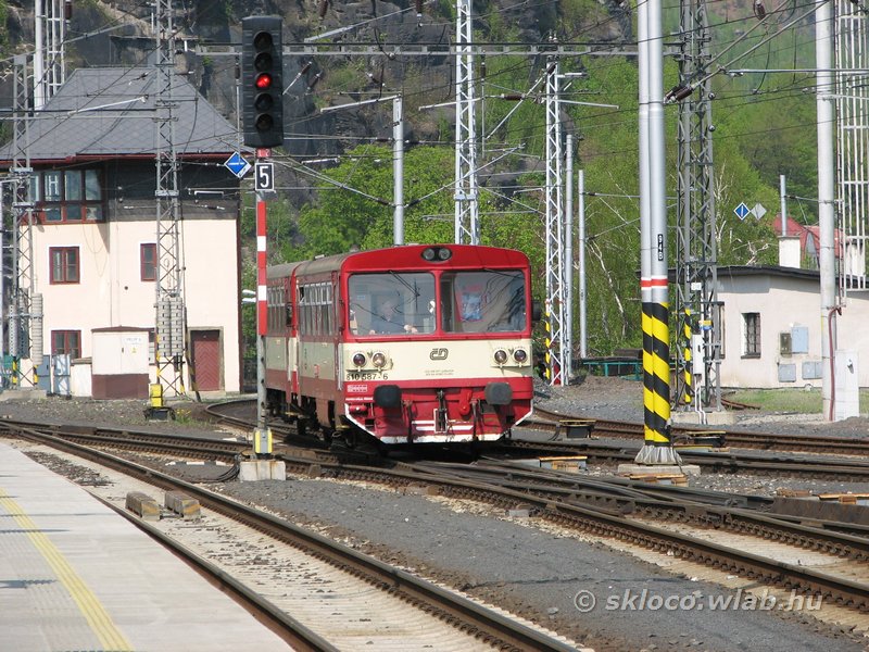 810 587-6