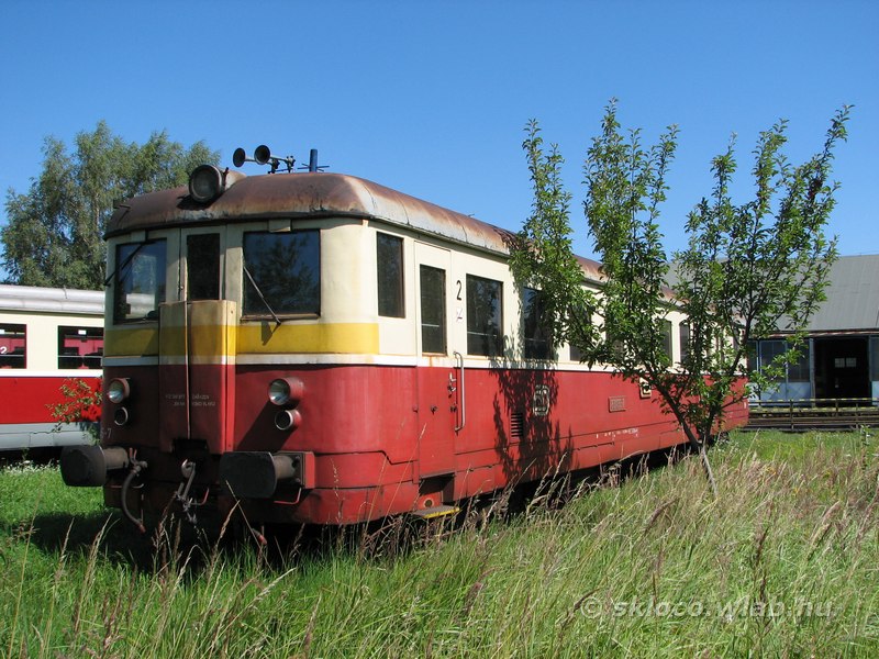 831 136-7