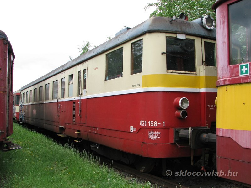 (831 158-1)